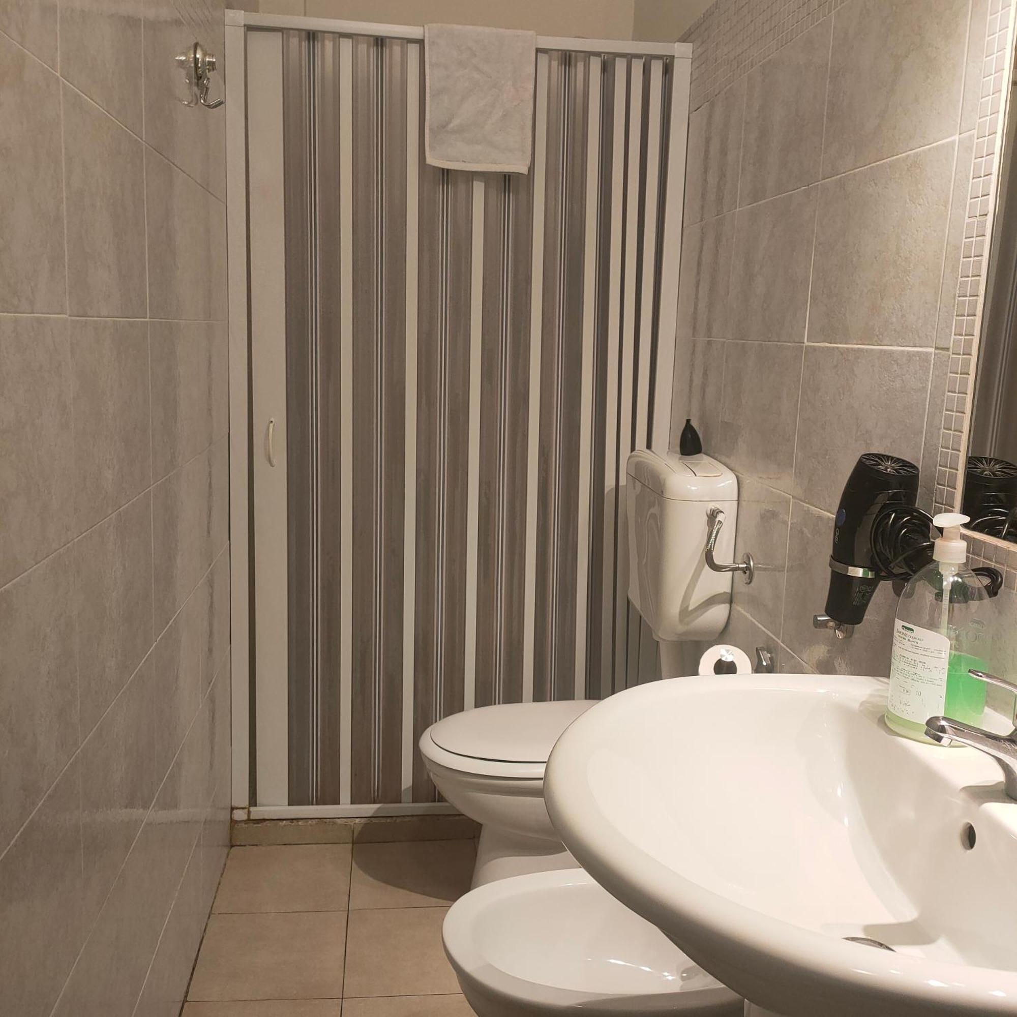 Catania Airport Room Bagno Privato In Camera Luaran gambar
